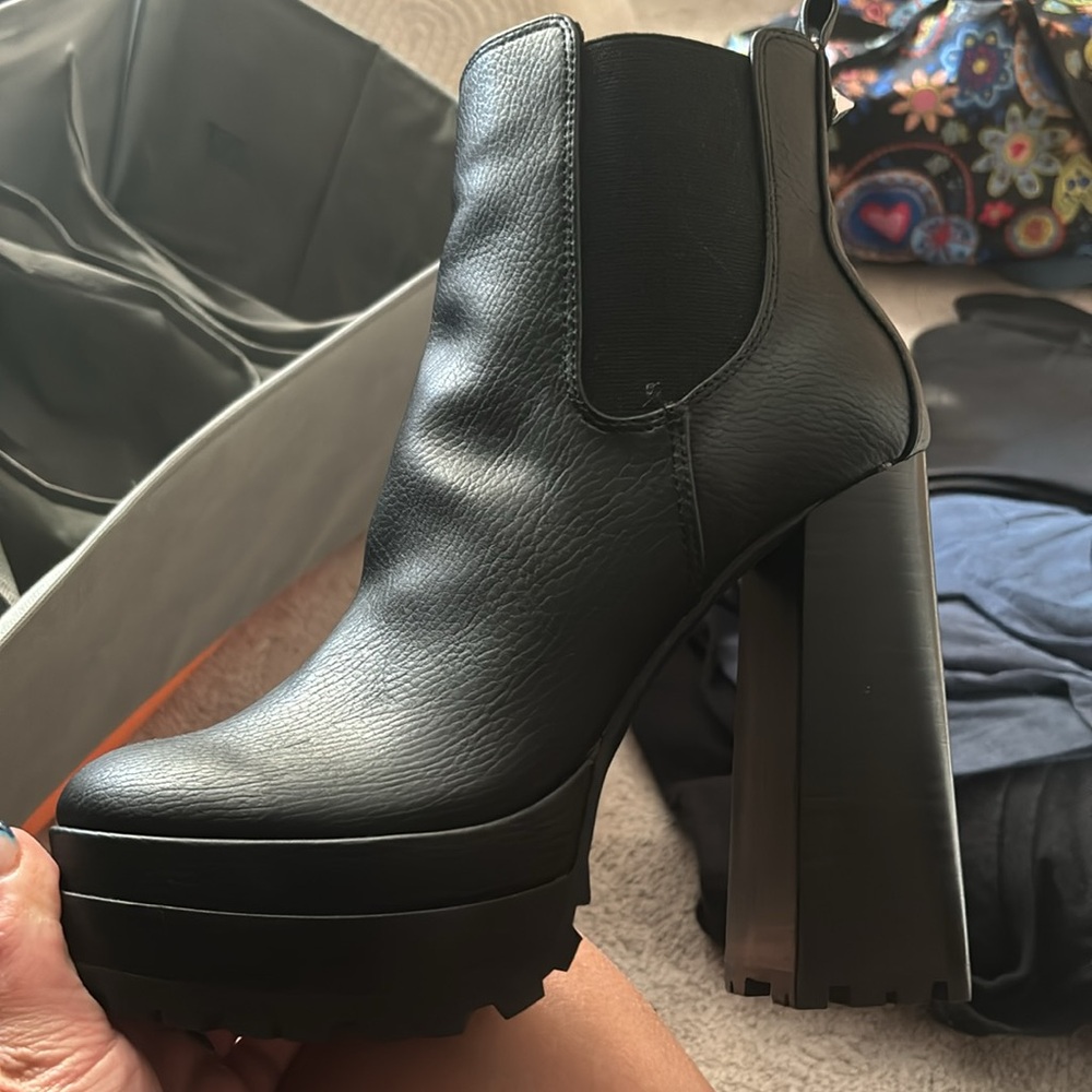 NWOT J. Lo Platform Heel Booties